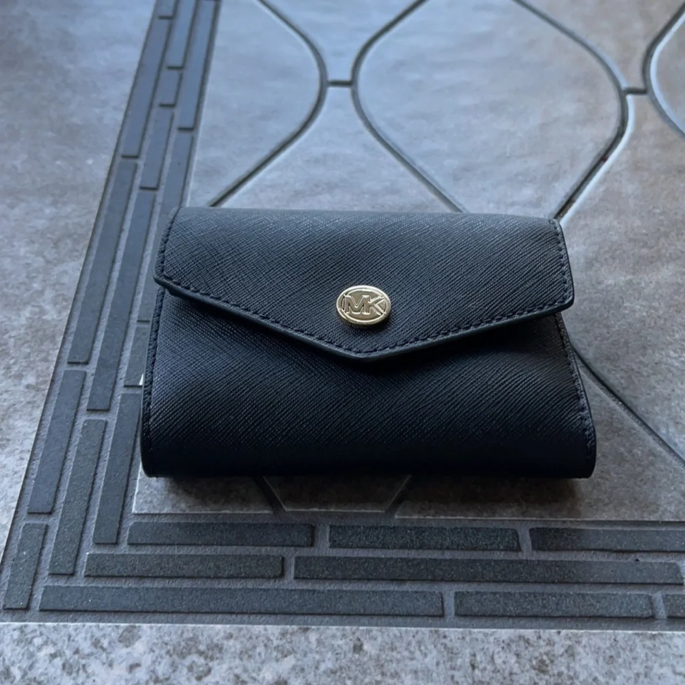 MICHAEL KORS JET SET TRAVEL MEDIUM FLAP BIFOLD WALLET BLACK